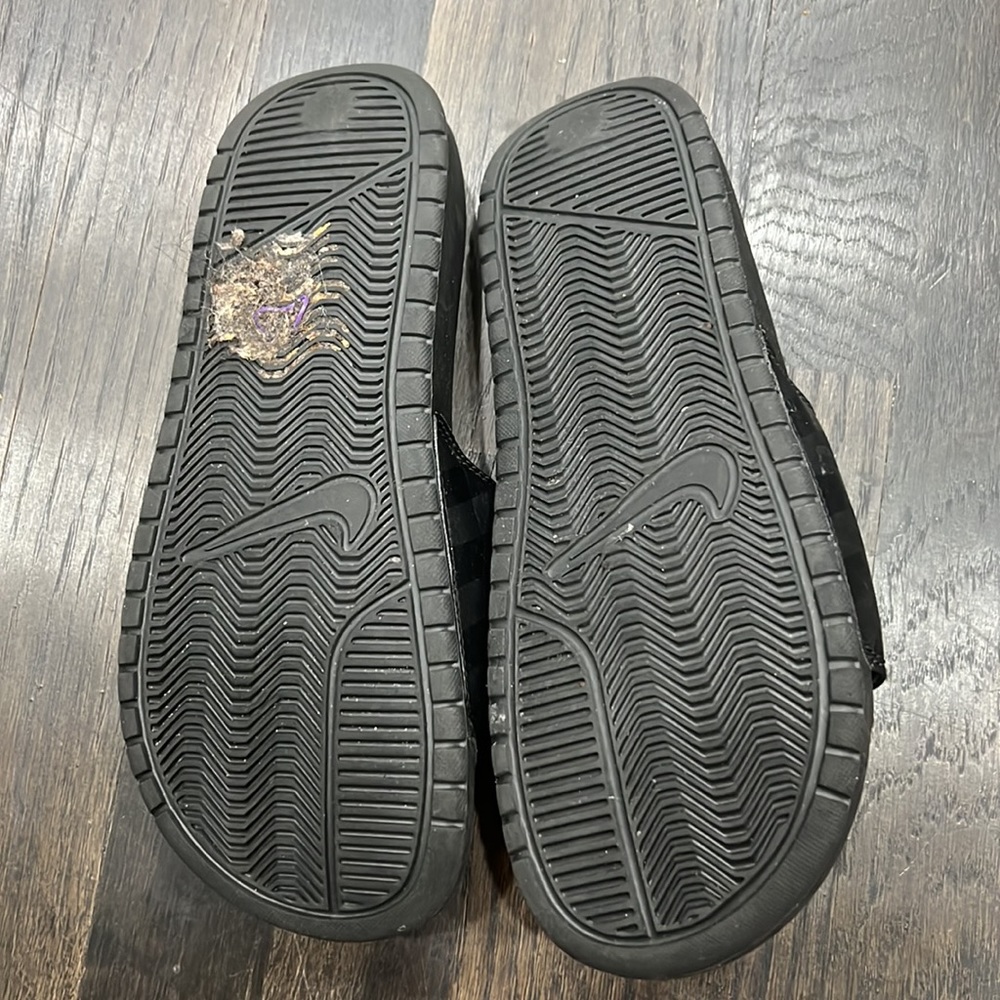 Used Nike Slides - Picture 2 of 2